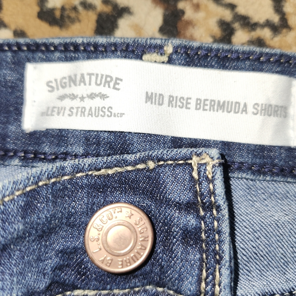Women's Levi's Blue Denim Cuffed Shorts; 16 - Picture 4 of 11